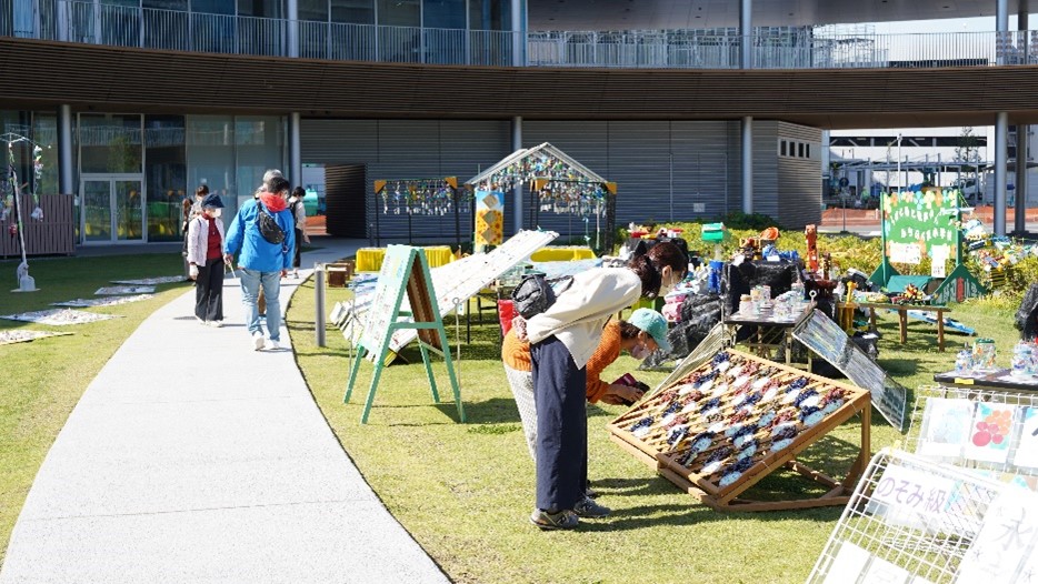 GLP ALFALINK Sagamihara used as a venue for an exhibition of paintings and artwork by local elementary school students organized by Sagamihara City.